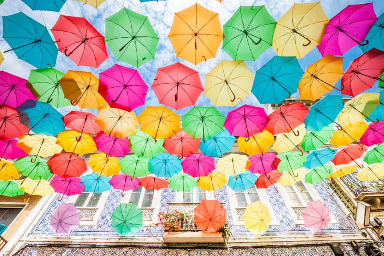 ポルトガルの傘で有名なアゲダで行われるアンブレラフェス