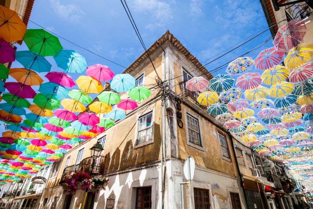 ポルトガルの傘で有名なアゲダで行われるアンブレラフェス
